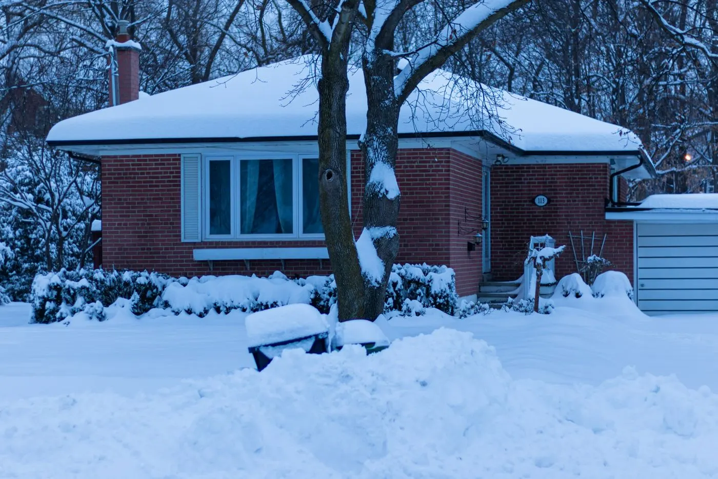 What is a dual fuel (hybrid) heating system?
